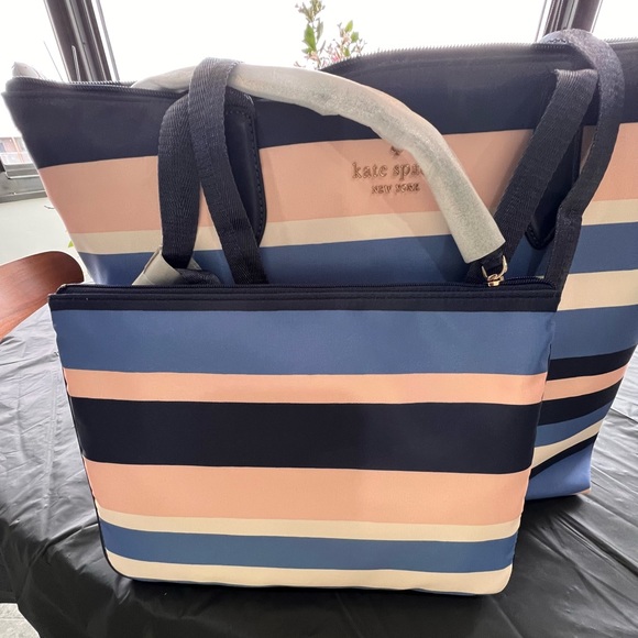 kate spade NY NWT tote set/2 large tote 14.25”wide, 11.8”high and 6.25”deep - Picture 4 of 13